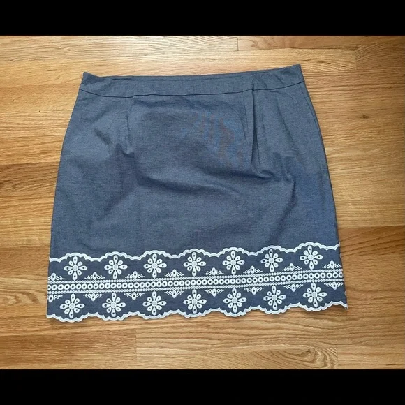 Talbots eyelet trimmed skirt. Size 16P new with tags. Lined. - Picture 2 of 4